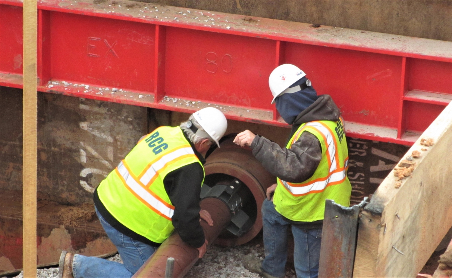 Inserting a fuel transfer pipeline into and underground housing space