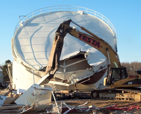 Demolishing a large fuel tank