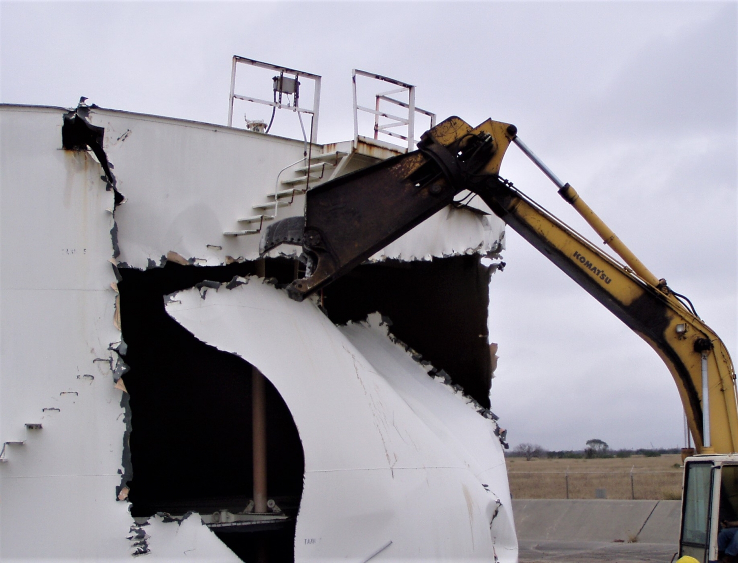 Demolishing a fuel tank