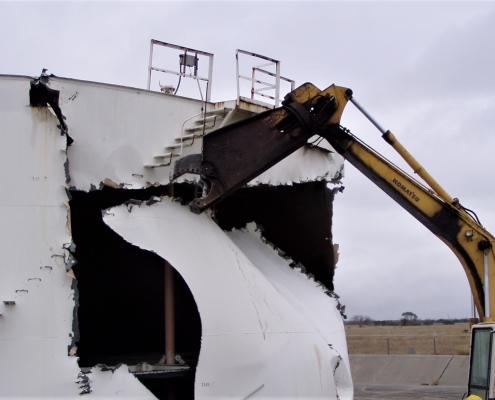 Demolishing a fuel tank